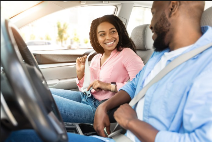 Passagère dans une voiture Mastago